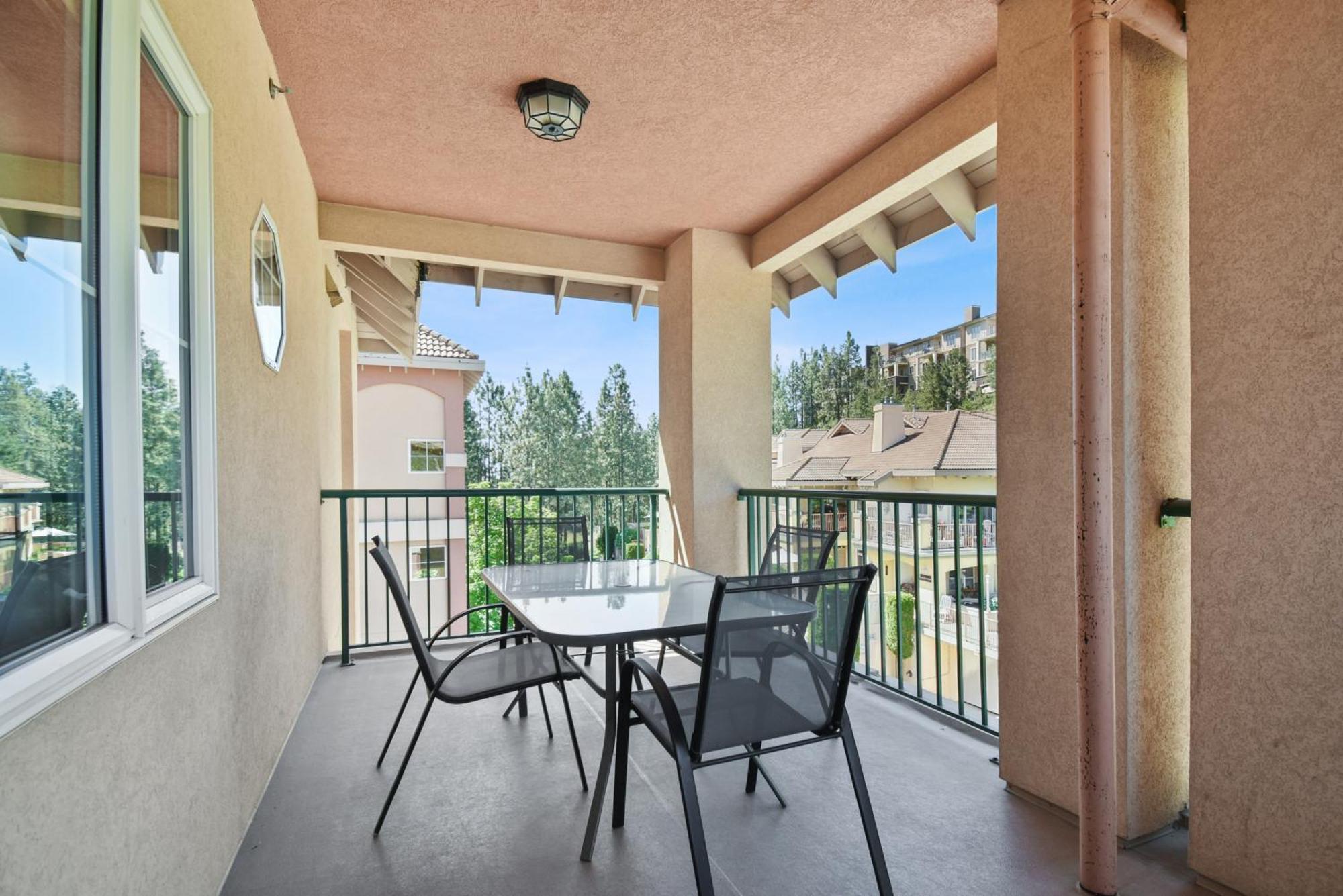 Borgata Lodge Resort Kelowna Exterior foto